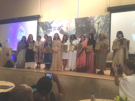 Green Earth Productions : Manasi received Award from Women Economics Forum - Click to Enlarge