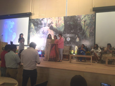 Green Earth Productions : Manasi receiving Women Economic Forum Award - Click to Enlarge